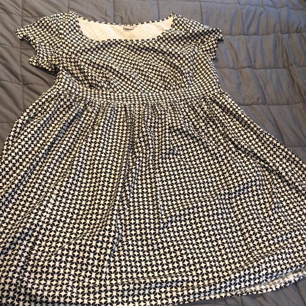 Retro Style black and white dress.
